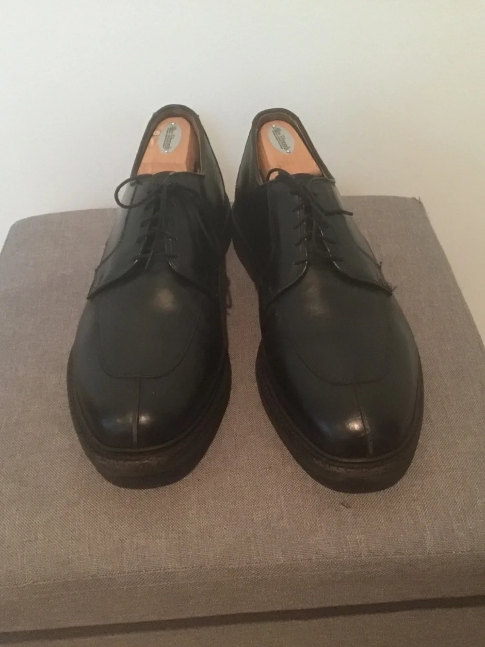 Beautiful black Allen Edmonds split toe Vibram Sole formal derby shoes